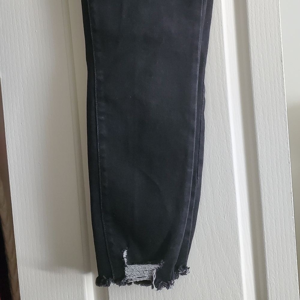 Kancan Distressed Black 11